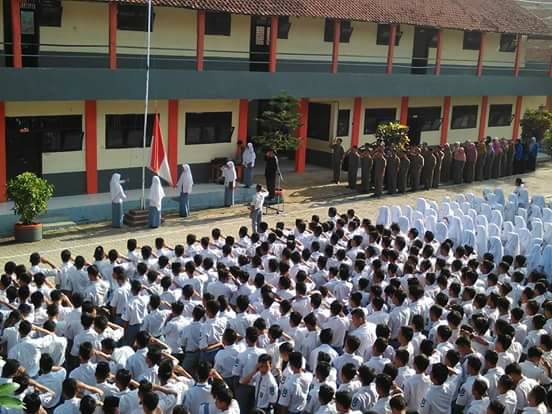 Kegiatan Rutin Upacara Bendera 
